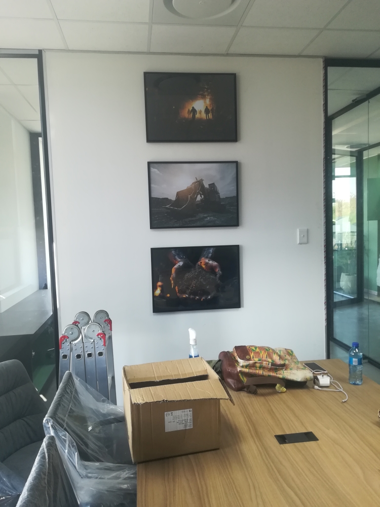 picture frame hanging